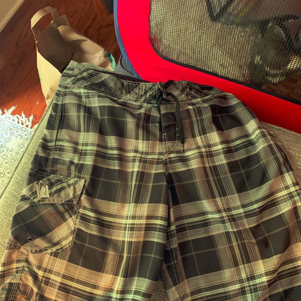 O'neil Plaid Swim Trunk size 30 EUC 20 inch length